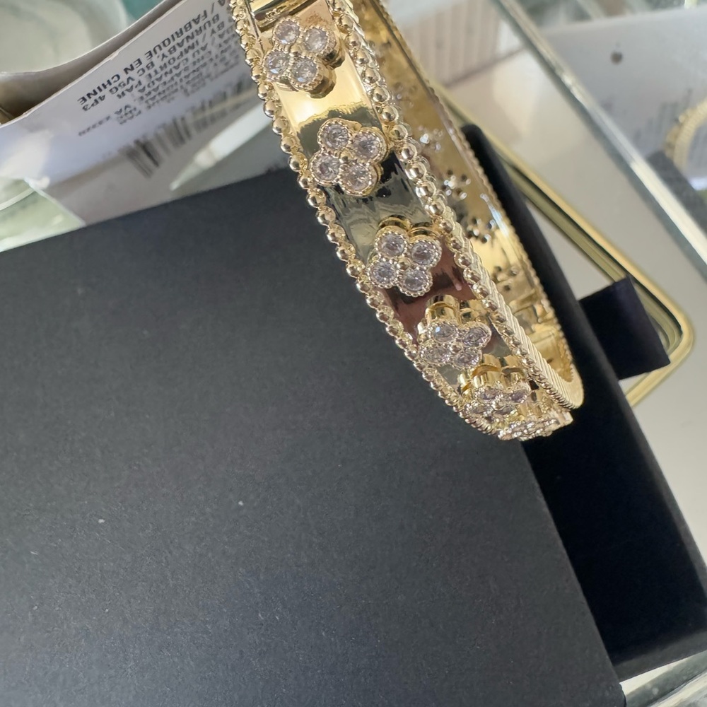 Perlee Four Leaf Clover Bangle Bracelet gold Finish - Picture 6 of 8